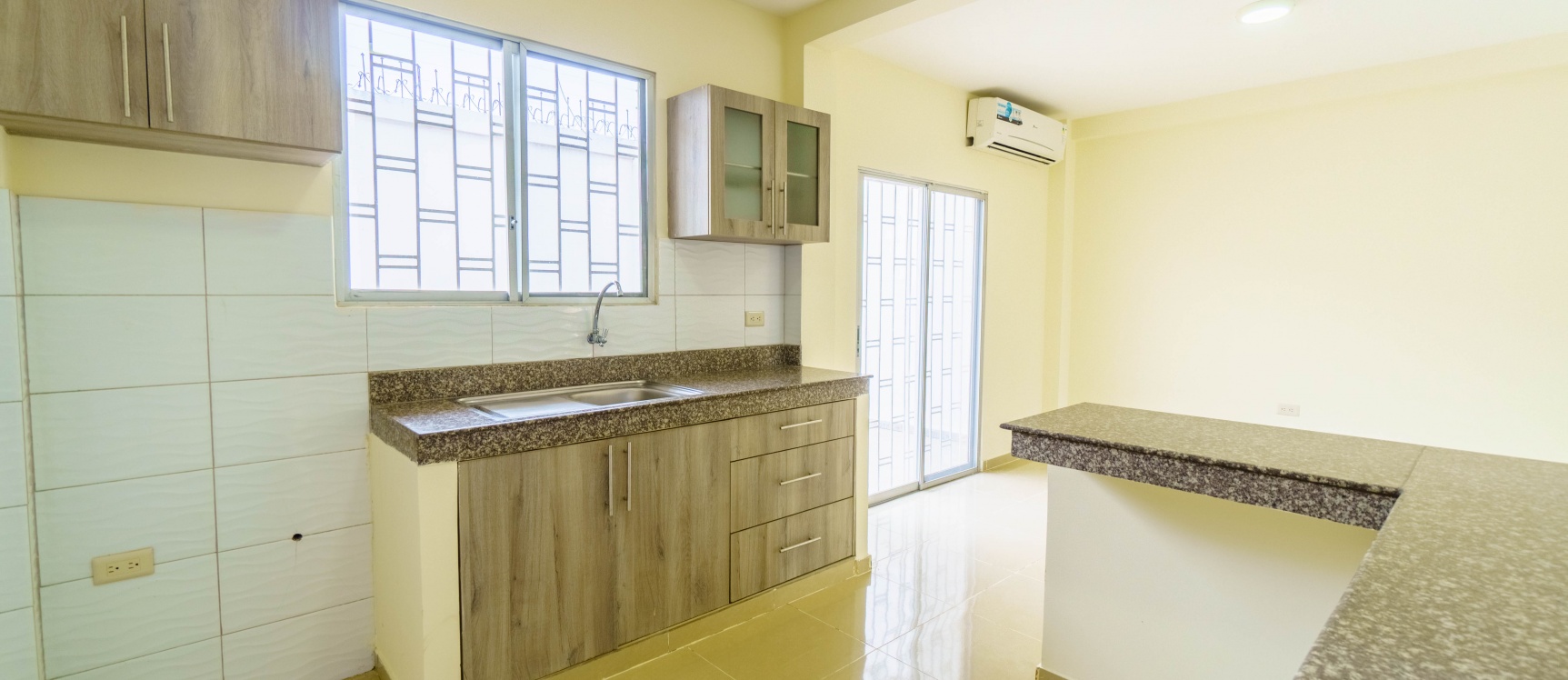 Casa en alquiler ubicada en Urb. Villa Italia, Etapa Génova GeoBienes - Casa en alquiler ubicada en Urb. Villa Italia, Etapa Génova - Plusvalia Guayaquil Casas de venta y alquiler Inmobiliaria Ecuador