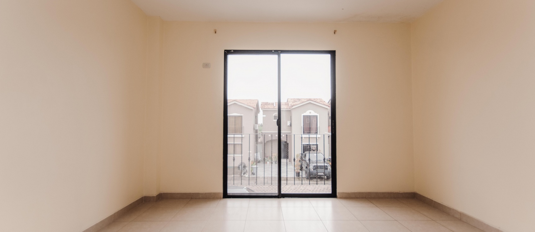 Casa en alquiler ubicada en Urbanización La Romareda, av. Narcisa de Jesús GeoBienes - Casa en alquiler ubicada en Urbanización La Romareda, av. Narcisa de Jesús - Plusvalia Guayaquil Casas de venta y alquiler Inmobiliaria Ecuador