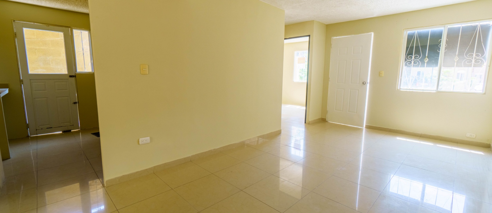Casa en alquiler ubicada en Villas del Rey Etapa Felipe, Vía Daule GeoBienes - Casa en alquiler ubicada en Villas del Rey Etapa Felipe, Vía Daule - Plusvalia Guayaquil Casas de venta y alquiler Inmobiliaria Ecuador