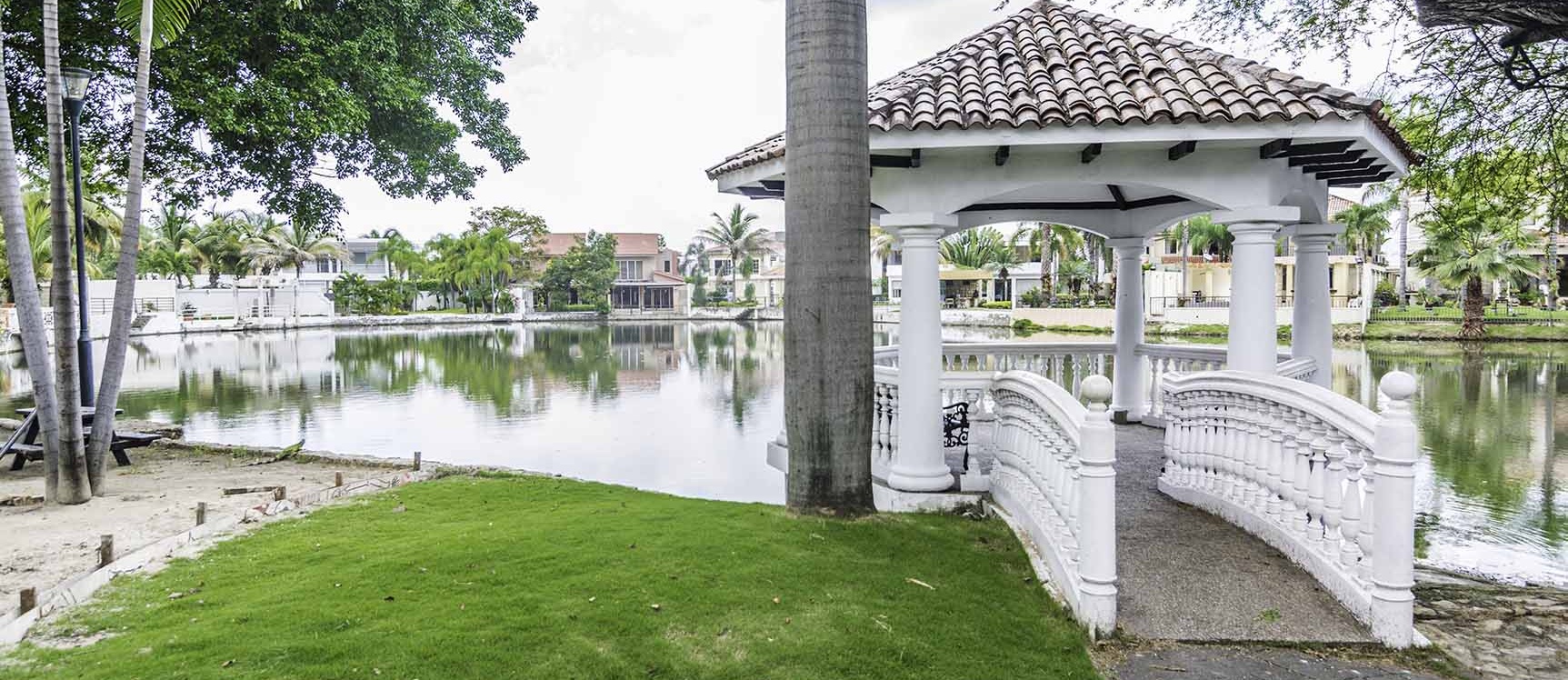Casa en alquiler Urb. Laguna Club, Vía a la Costa GeoBienes - Casa en alquiler en Urbanización Laguna Club Vía a la Costa - Plusvalia Guayaquil Casas de venta y alquiler Inmobiliaria Ecuador