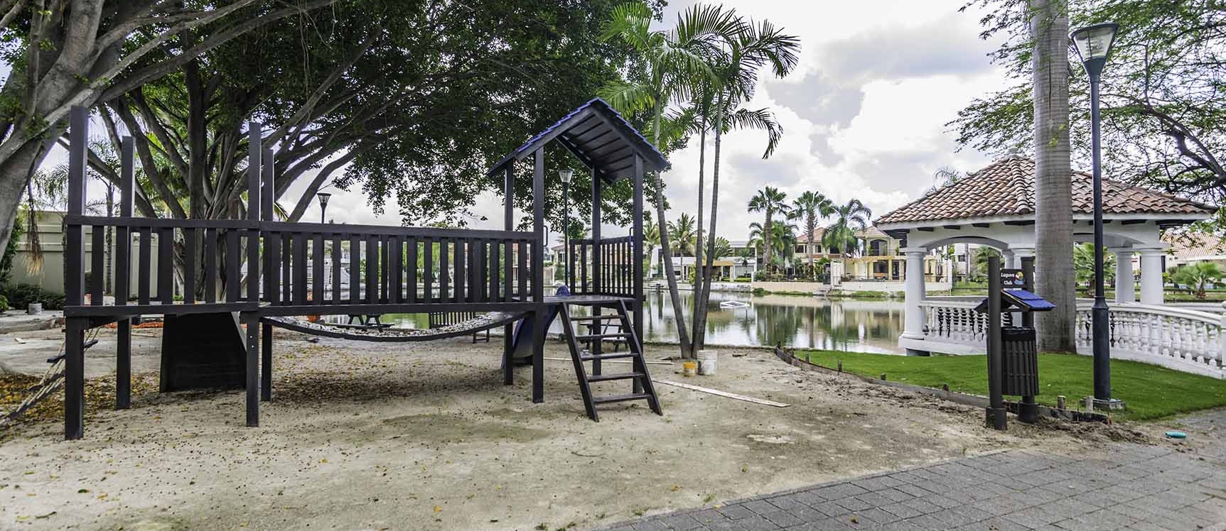 Casa en alquiler Urb. Laguna Club, Vía a la Costa GeoBienes - Casa en alquiler en Urbanización Laguna Club Vía a la Costa - Plusvalia Guayaquil Casas de venta y alquiler Inmobiliaria Ecuador