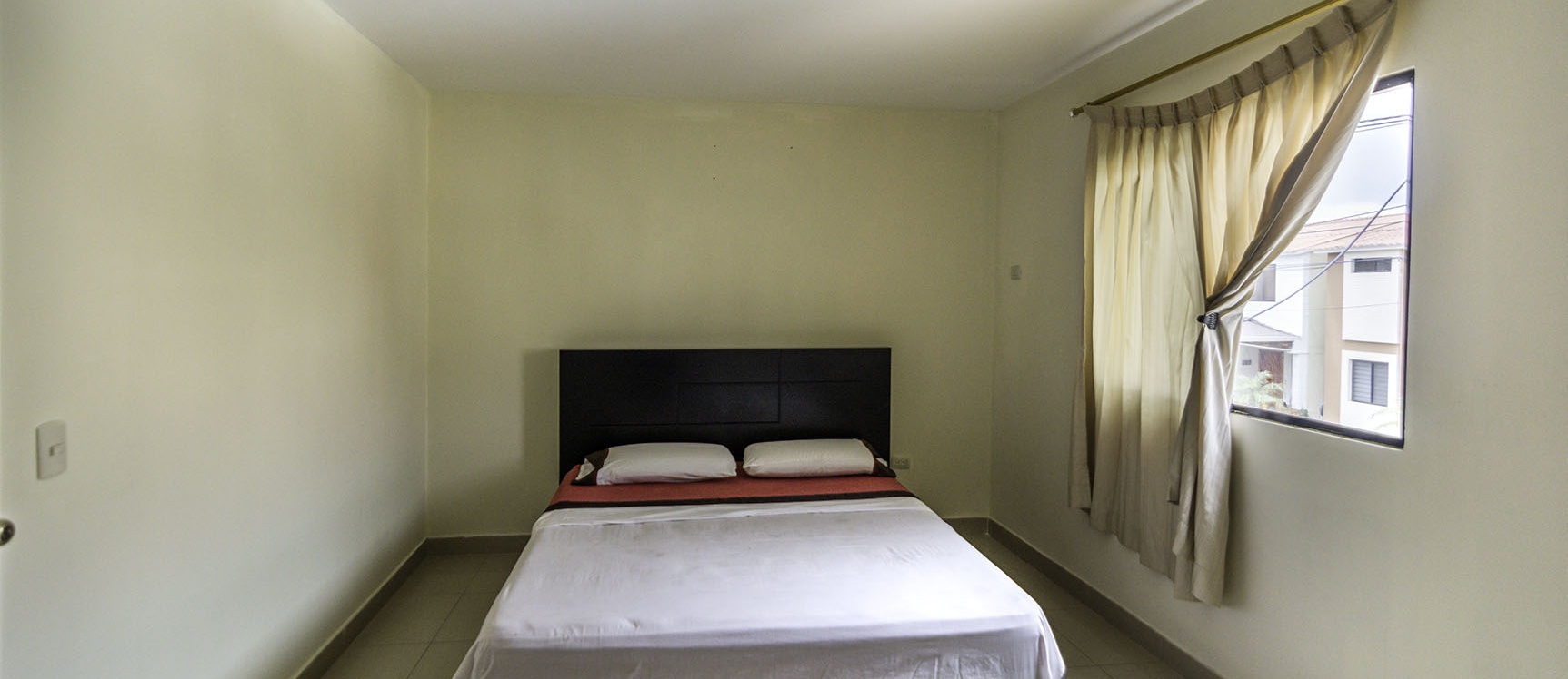 Casa en alquiler Urb. Milann, Vía Samborondón GeoBienes - Casa en alquiler Urbanización Milann Vía Samborondón - Plusvalia Guayaquil Casas de venta y alquiler Inmobiliaria Ecuador