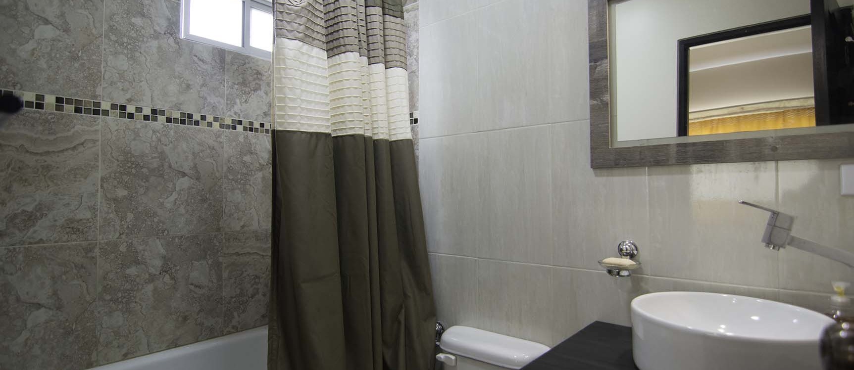 Casa en alquiler Urb. San Antonio, Vía Samborondón GeoBienes - Casa en alquiler Urb. San Antonio, Vía Samborondón - Plusvalia Guayaquil Casas de venta y alquiler Inmobiliaria Ecuador