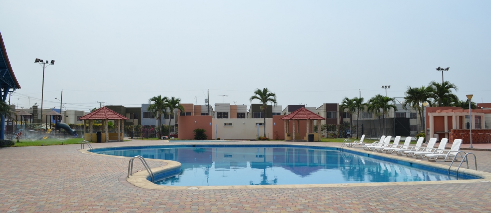 Casa en Alquiler urbanización Cataluña vía Salitre - Samborondon GeoBienes - Casa en Alquiler urbanización Cataluña vía Salitre - Samborondon - Plusvalia Guayaquil Casas de venta y alquiler Inmobiliaria Ecuador