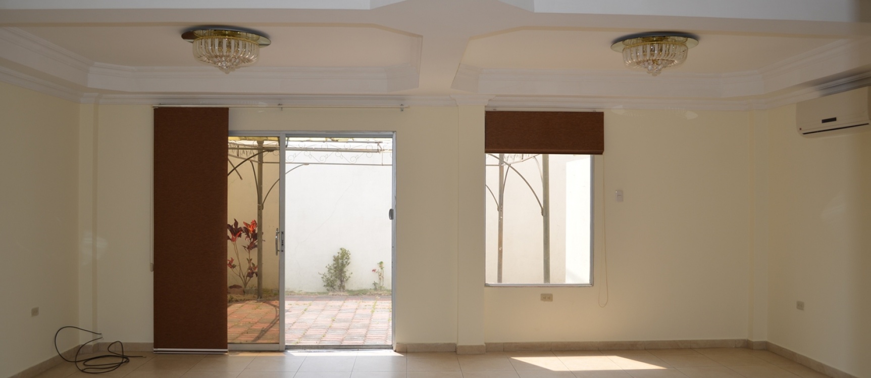 Casa en Alquiler urbanización Cataluña vía Salitre - Samborondon GeoBienes - Casa en Alquiler urbanización Cataluña vía Salitre - Samborondon - Plusvalia Guayaquil Casas de venta y alquiler Inmobiliaria Ecuador
