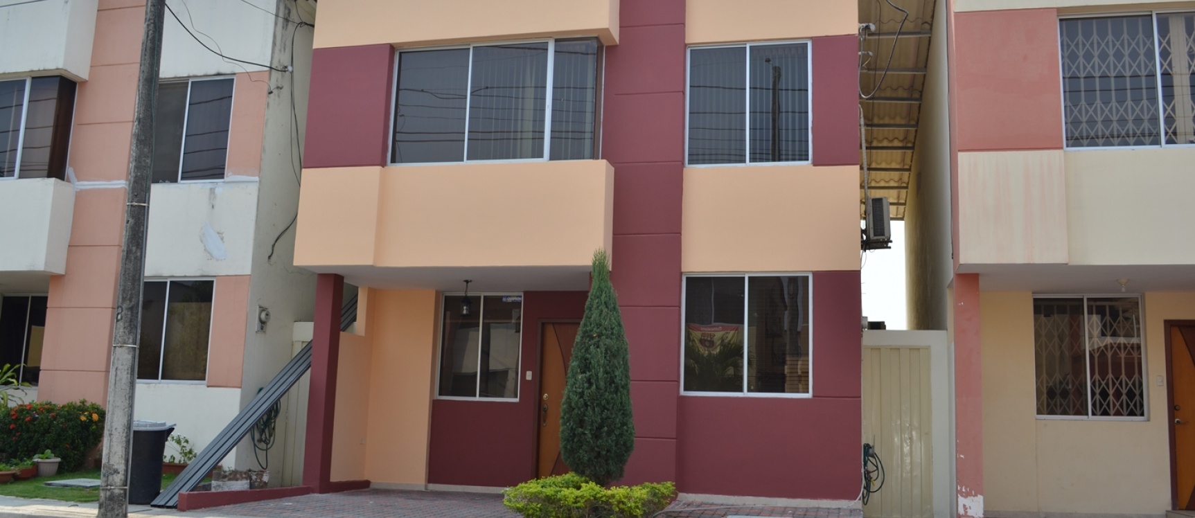 Casa en Alquiler urbanización Cataluña vía Salitre - Samborondon GeoBienes - Casa en Alquiler urbanización Cataluña vía Salitre - Samborondon - Plusvalia Guayaquil Casas de venta y alquiler Inmobiliaria Ecuador