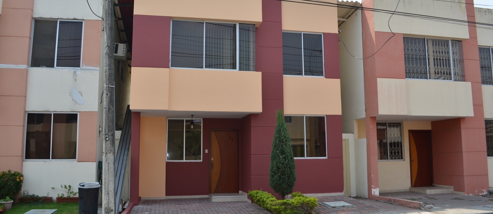 Casa en Alquiler urbanización Cataluña vía Salitre - Samborondon GeoBienes - Casa en Alquiler urbanización Cataluña vía Salitre - Samborondon - Plusvalia Guayaquil Casas de venta y alquiler Inmobiliaria Ecuador