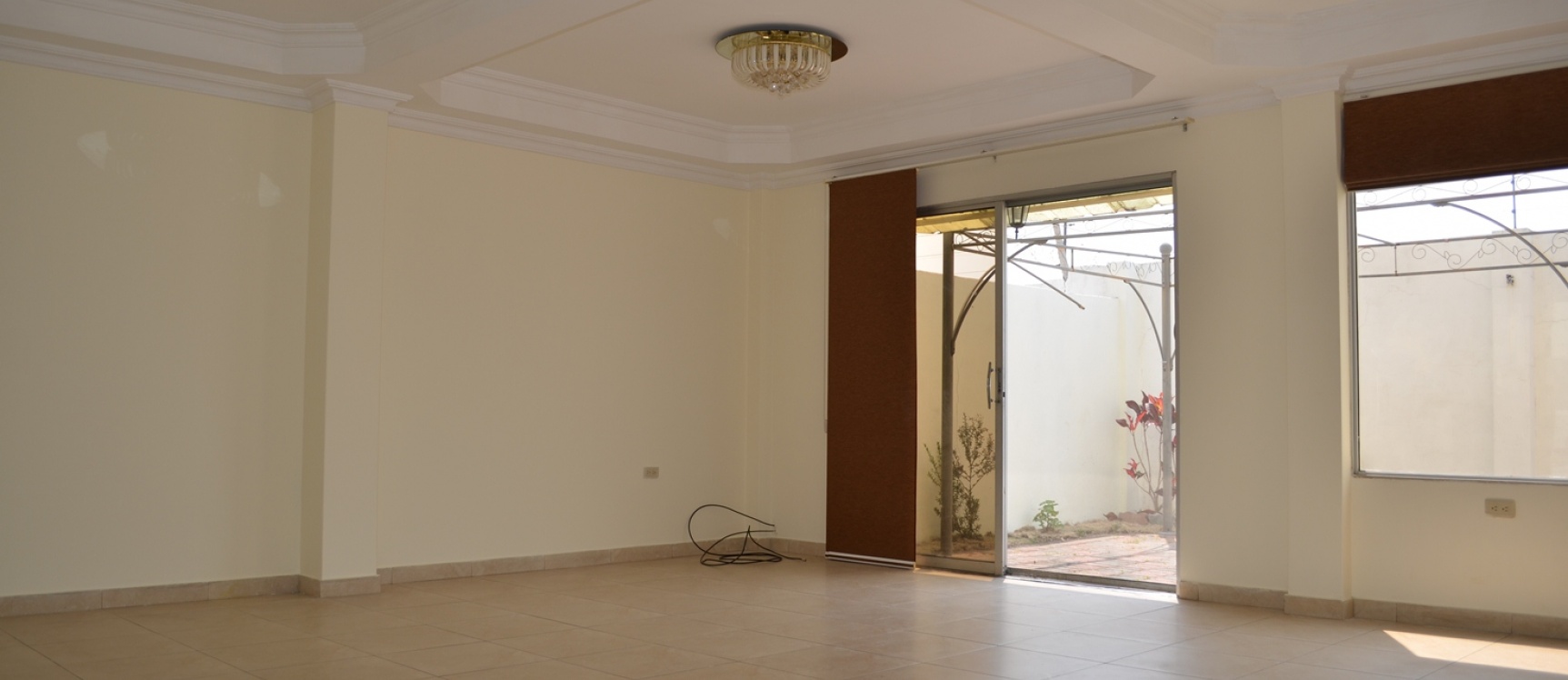 Casa en Alquiler urbanización Cataluña vía Salitre - Samborondon GeoBienes - Casa en Alquiler urbanización Cataluña vía Salitre - Samborondon - Plusvalia Guayaquil Casas de venta y alquiler Inmobiliaria Ecuador