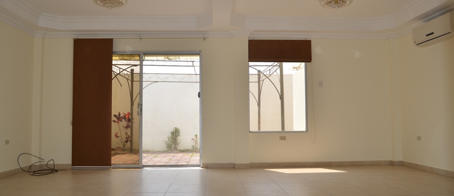 Casa en Alquiler urbanización Cataluña vía Salitre - Samborondon GeoBienes - Casa en Alquiler urbanización Cataluña vía Salitre - Samborondon - Plusvalia Guayaquil Casas de venta y alquiler Inmobiliaria Ecuador