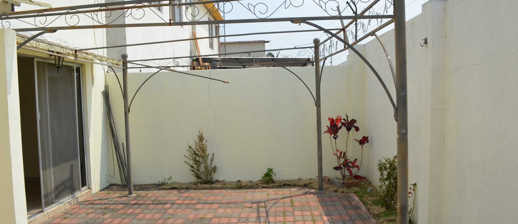 Casa en Alquiler urbanización Cataluña vía Salitre - Samborondon GeoBienes - Casa en Alquiler urbanización Cataluña vía Salitre - Samborondon - Plusvalia Guayaquil Casas de venta y alquiler Inmobiliaria Ecuador