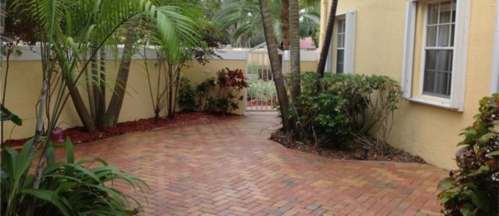 Casa en DORAL DUNES, MIAMI GeoBienes - Casa en DORAL DUNES, MIAMI - Plusvalia Guayaquil Casas de venta y alquiler Inmobiliaria Ecuador