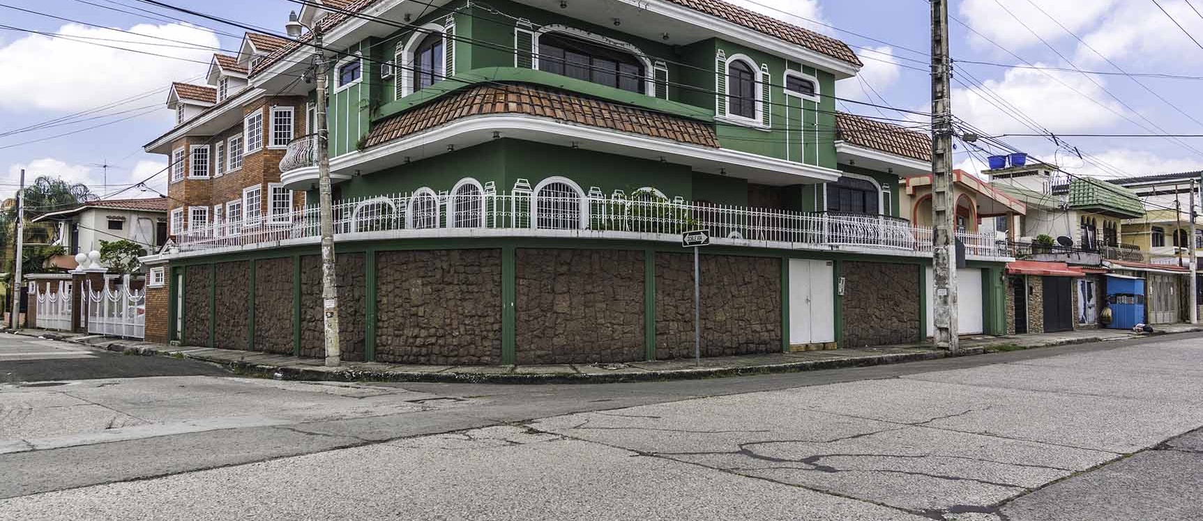 GeoBienes - Casa en venta  Cdla. Los Almendros, Sur de Guayaquil  - Plusvalia Guayaquil Casas de venta y alquiler Inmobiliaria Ecuador