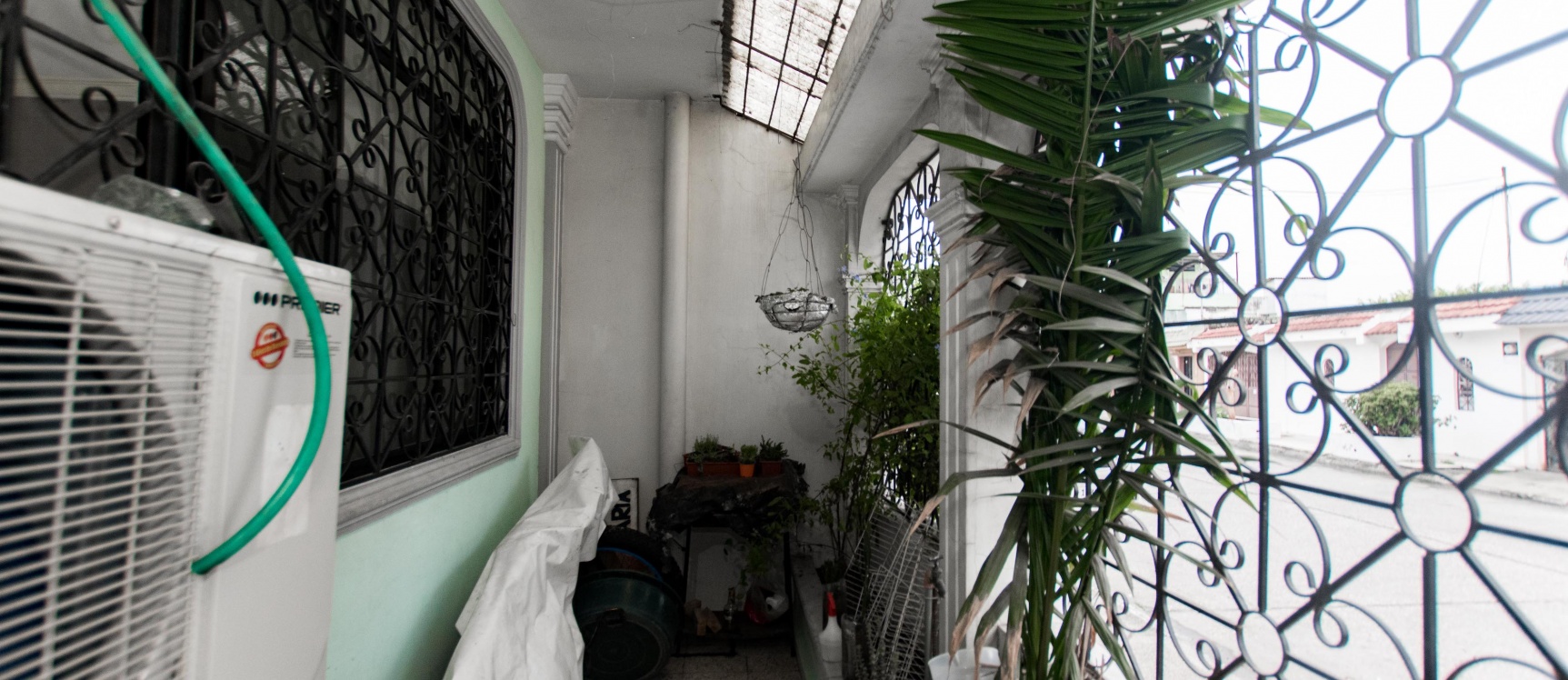 Casa en venta de 3 pisos y 3 departamentos ubicada en Guayacanes. GeoBienes - Casa en venta de 3 pisos y 3 departamentos ubicada en Guayacanes. - Plusvalia Guayaquil Casas de venta y alquiler Inmobiliaria Ecuador
