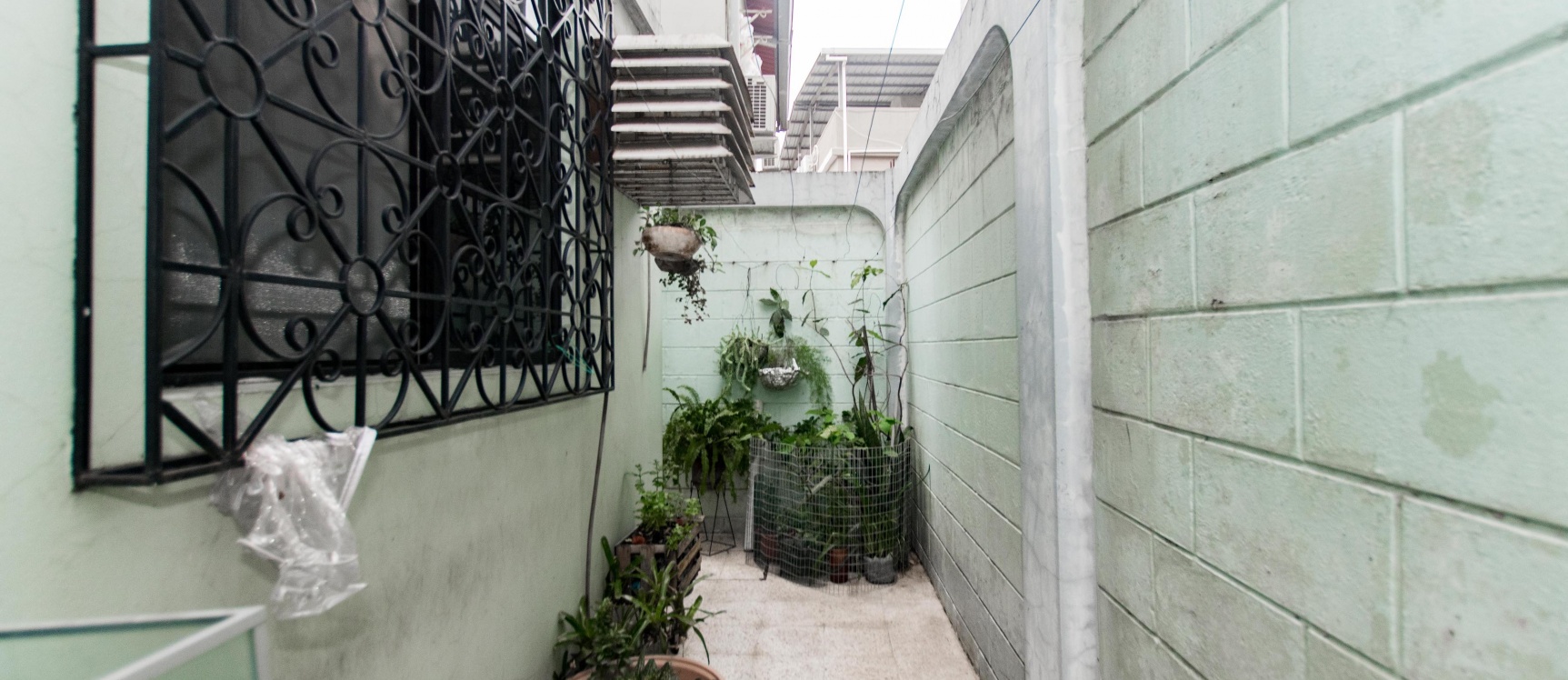 Casa en venta de 3 pisos y 3 departamentos ubicada en Guayacanes. GeoBienes - Casa en venta de 3 pisos y 3 departamentos ubicada en Guayacanes. - Plusvalia Guayaquil Casas de venta y alquiler Inmobiliaria Ecuador