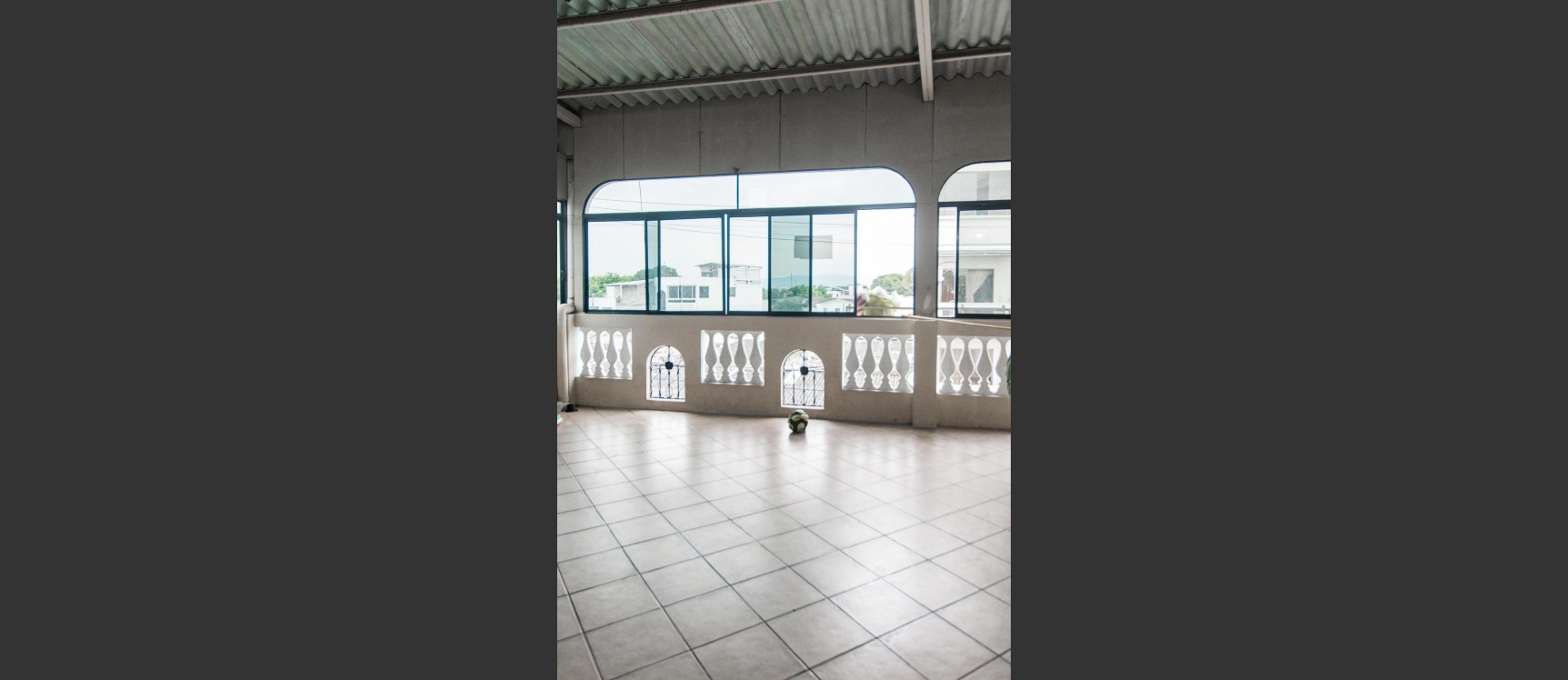 Casa en venta de 3 pisos y 3 departamentos ubicada en Guayacanes. GeoBienes - Casa en venta de 3 pisos y 3 departamentos ubicada en Guayacanes. - Plusvalia Guayaquil Casas de venta y alquiler Inmobiliaria Ecuador