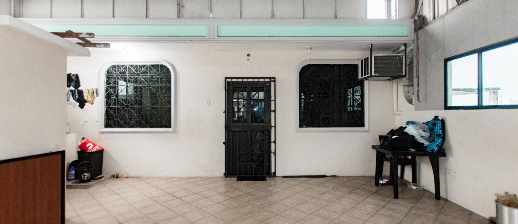 Casa en venta de 3 pisos y 3 departamentos ubicada en Guayacanes. GeoBienes - Casa en venta de 3 pisos y 3 departamentos ubicada en Guayacanes. - Plusvalia Guayaquil Casas de venta y alquiler Inmobiliaria Ecuador