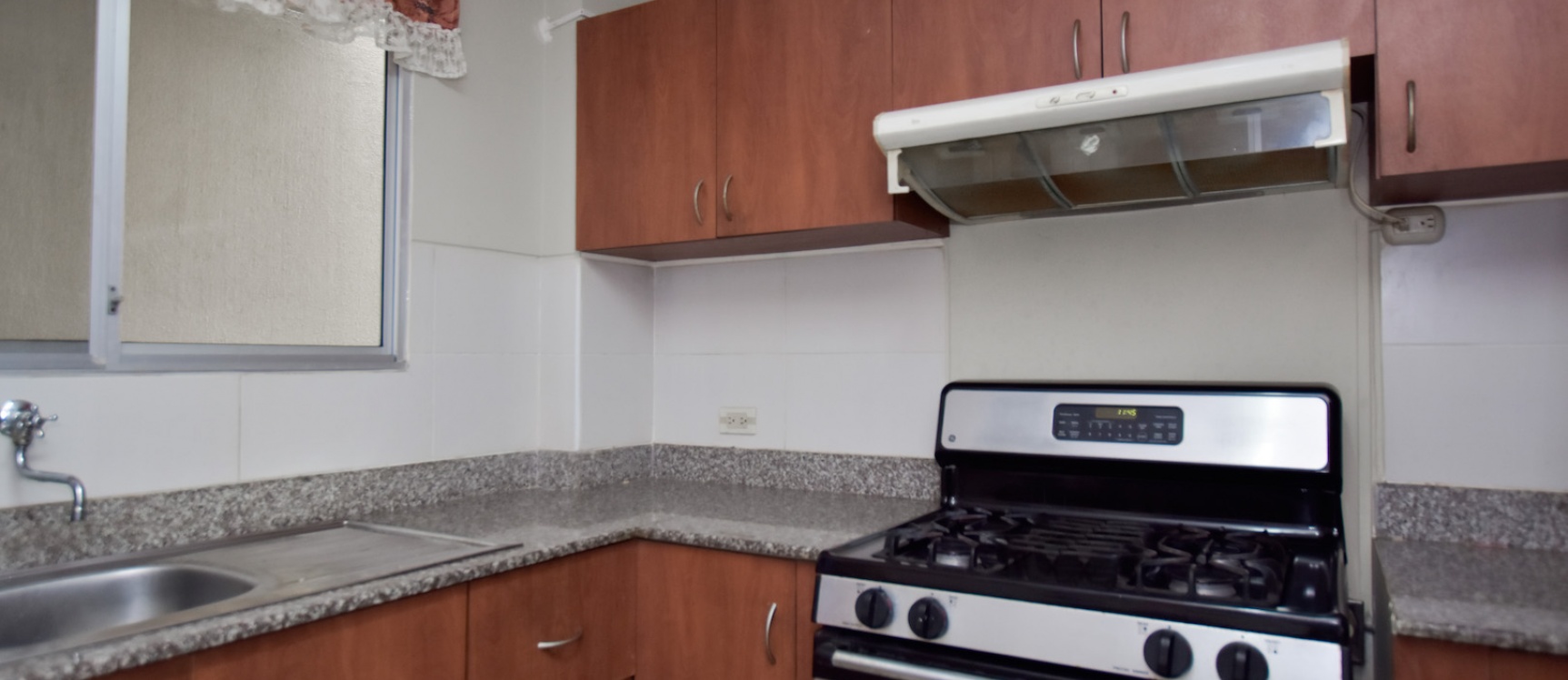 Casa en venta en la Urbanización Castilla, Vía Samorondón GeoBienes - Casa en venta en la Urbanización Castilla, Vía Samorondón - Plusvalia Guayaquil Casas de venta y alquiler Inmobiliaria Ecuador