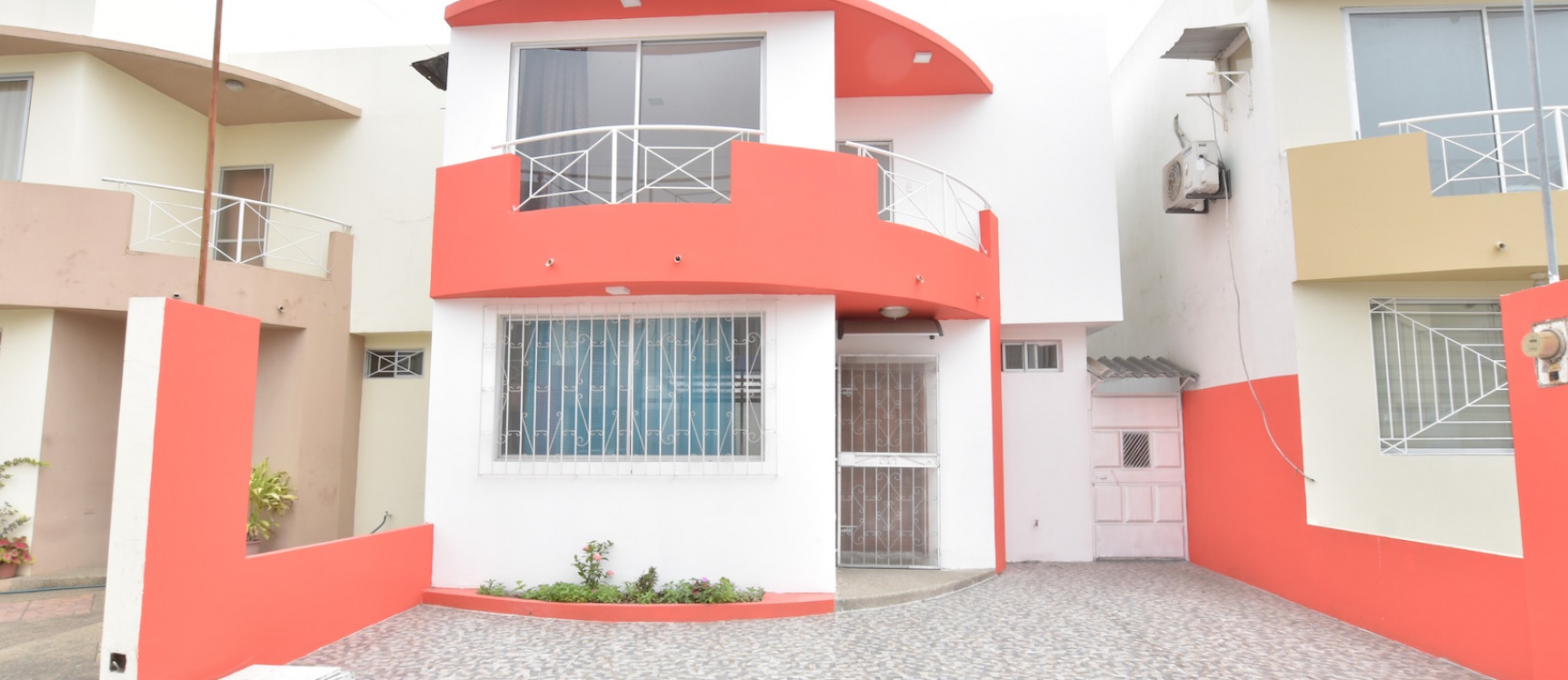 GeoBienes - Casa en venta en la Urbanización Santorini - Plusvalia Guayaquil Casas de venta y alquiler Inmobiliaria Ecuador