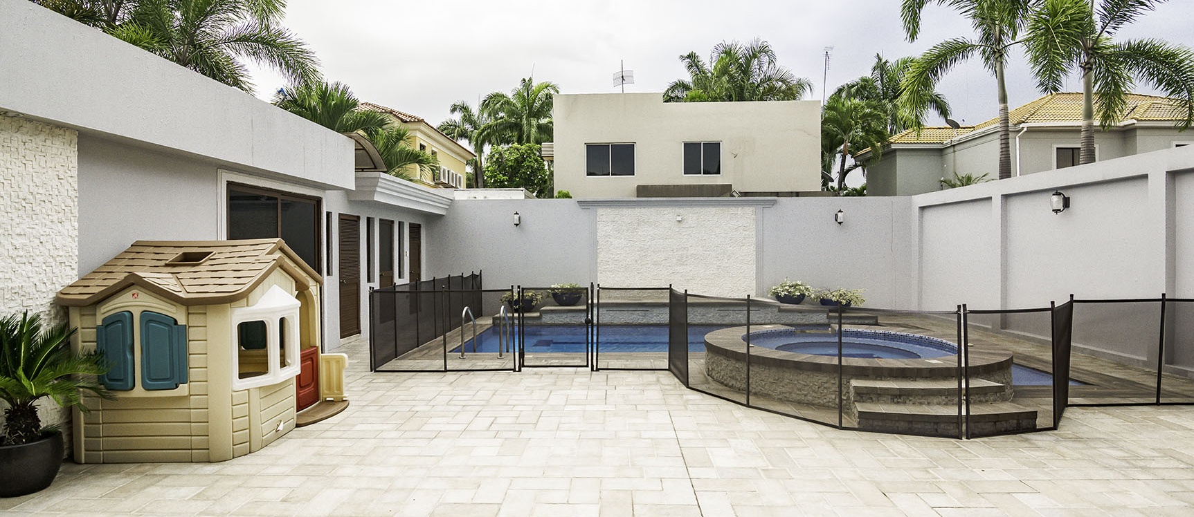 GeoBienes - Casa en venta en la Urbanización Terrasol, Vía a Samborondón  - Plusvalia Guayaquil Casas de venta y alquiler Inmobiliaria Ecuador