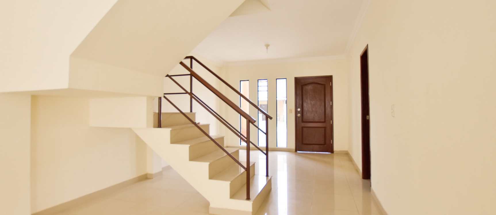 Casa en venta en la Urbanización Villa Club, Vía a Daule GeoBienes - Casa en venta en la Urbanización Villa Club, Vía a Daule - Plusvalia Guayaquil Casas de venta y alquiler Inmobiliaria Ecuador