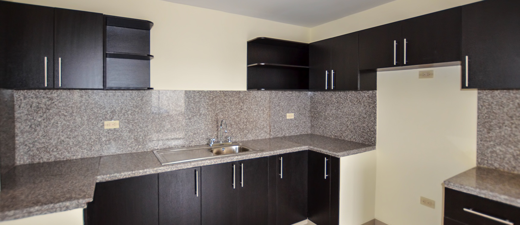 Casa en venta en Mallorca Village sector vía a Samborondón GeoBienes - Casa en venta en Mallorca Village sector vía a Samborondón - Plusvalia Guayaquil Casas de venta y alquiler Inmobiliaria Ecuador