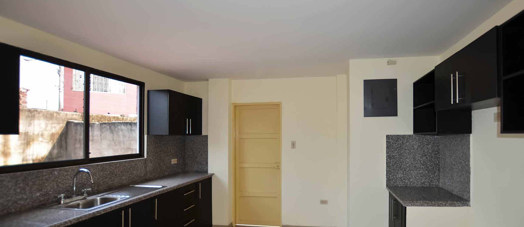 Casa en venta en Mallorca Village sector vía a Samborondón GeoBienes - Casa en venta en Mallorca Village sector vía a Samborondón - Plusvalia Guayaquil Casas de venta y alquiler Inmobiliaria Ecuador