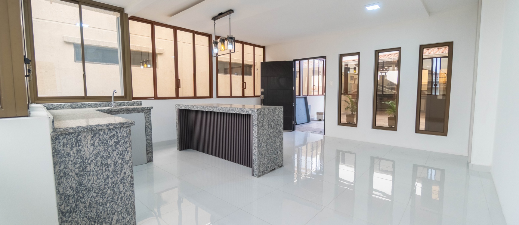 Casa en venta en Ubranización Goleta Alcance, Guayaquil GeoBienes - Casa en venta en Ubranización Goleta Alcance, Guayaquil - Plusvalia Guayaquil Casas de venta y alquiler Inmobiliaria Ecuador