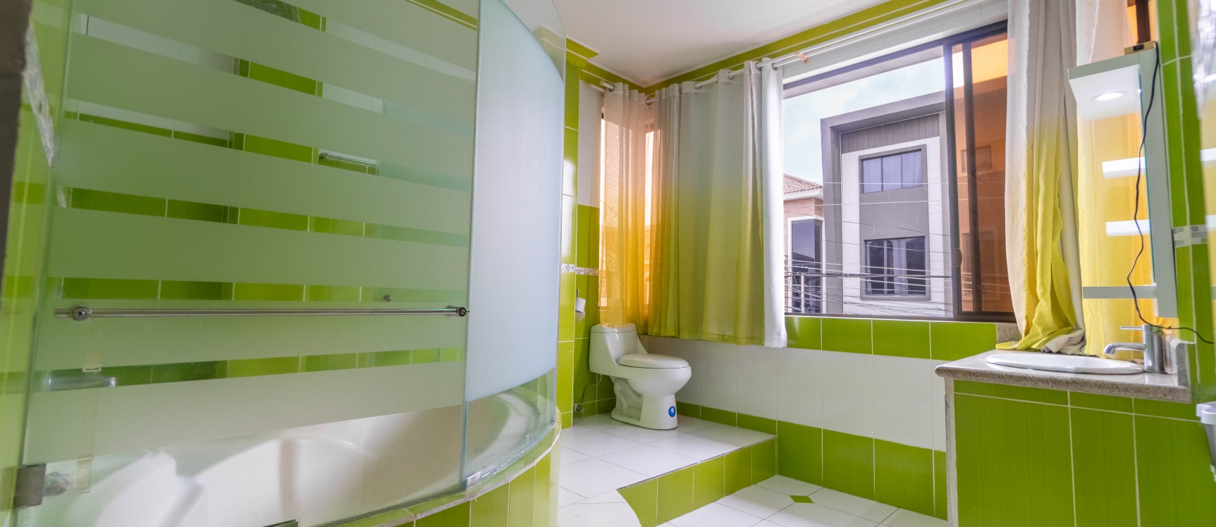 Casa en venta en Ubranización Goleta Alcance, Guayaquil GeoBienes - Casa en venta en Ubranización Goleta Alcance, Guayaquil - Plusvalia Guayaquil Casas de venta y alquiler Inmobiliaria Ecuador