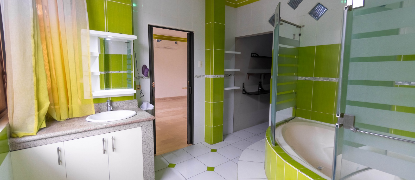 Casa en venta en Ubranización Goleta Alcance, Guayaquil GeoBienes - Casa en venta en Ubranización Goleta Alcance, Guayaquil - Plusvalia Guayaquil Casas de venta y alquiler Inmobiliaria Ecuador