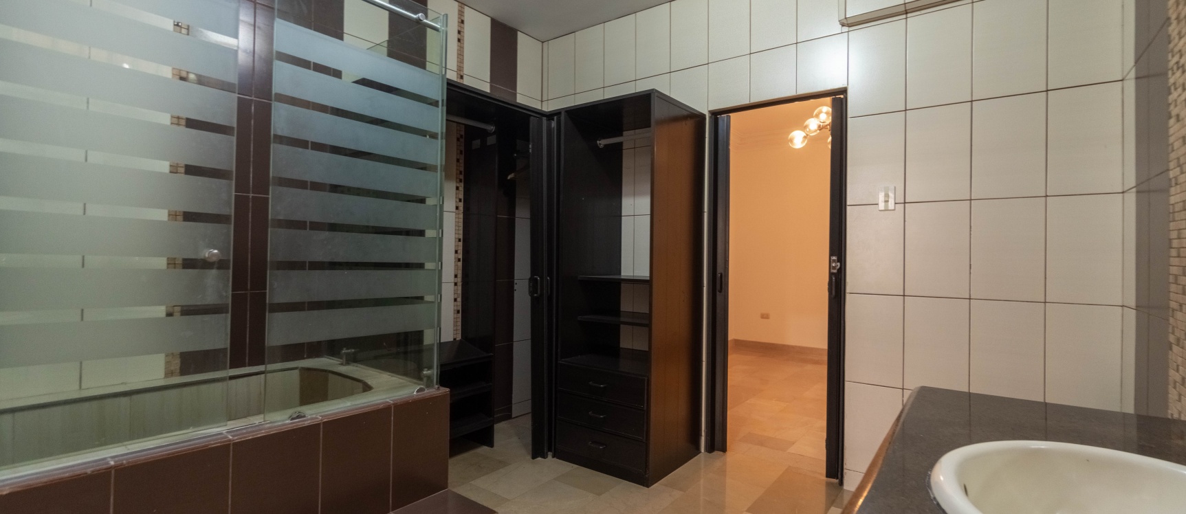 Casa en venta en Ubranización Goleta Alcance, Guayaquil GeoBienes - Casa en venta en Ubranización Goleta Alcance, Guayaquil - Plusvalia Guayaquil Casas de venta y alquiler Inmobiliaria Ecuador