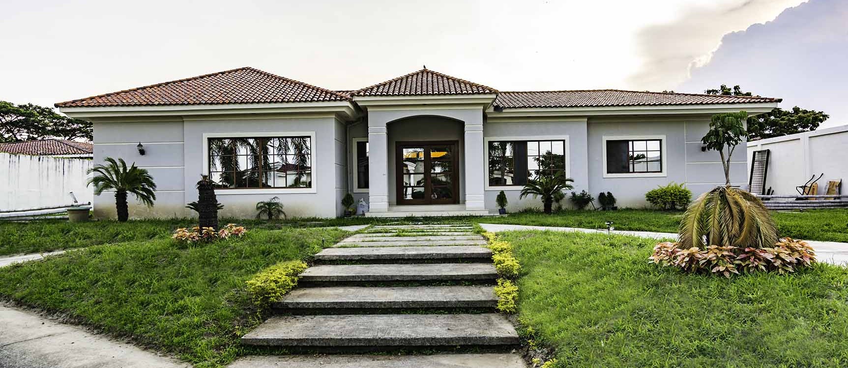 GeoBienes - Casa en venta en Urb. El Cortijo vía a Samborondón - Plusvalia Guayaquil Casas de venta y alquiler Inmobiliaria Ecuador