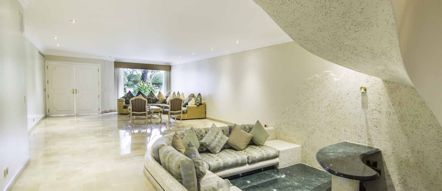 Casa en Venta en Urb. Río Grande, Vía a Samborondón GeoBienes - Casa en Venta en Urb. Río Grande, Vía a Samborondón - Plusvalia Guayaquil Casas de venta y alquiler Inmobiliaria Ecuador