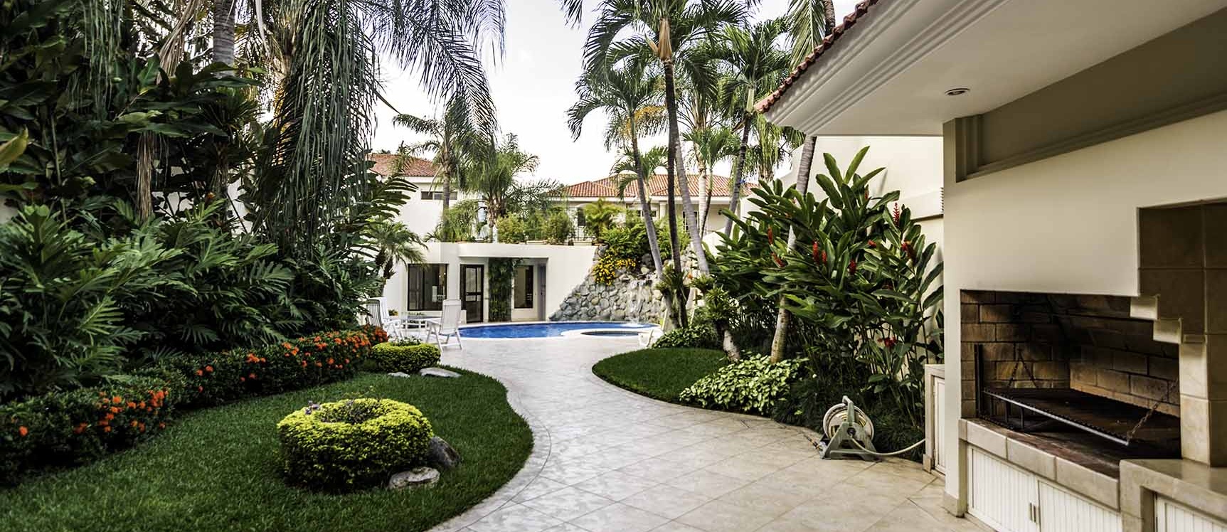 Casa en Venta en Urb. Río Grande, Vía a Samborondón GeoBienes - Casa en Venta en Urb. Río Grande, Vía a Samborondón - Plusvalia Guayaquil Casas de venta y alquiler Inmobiliaria Ecuador