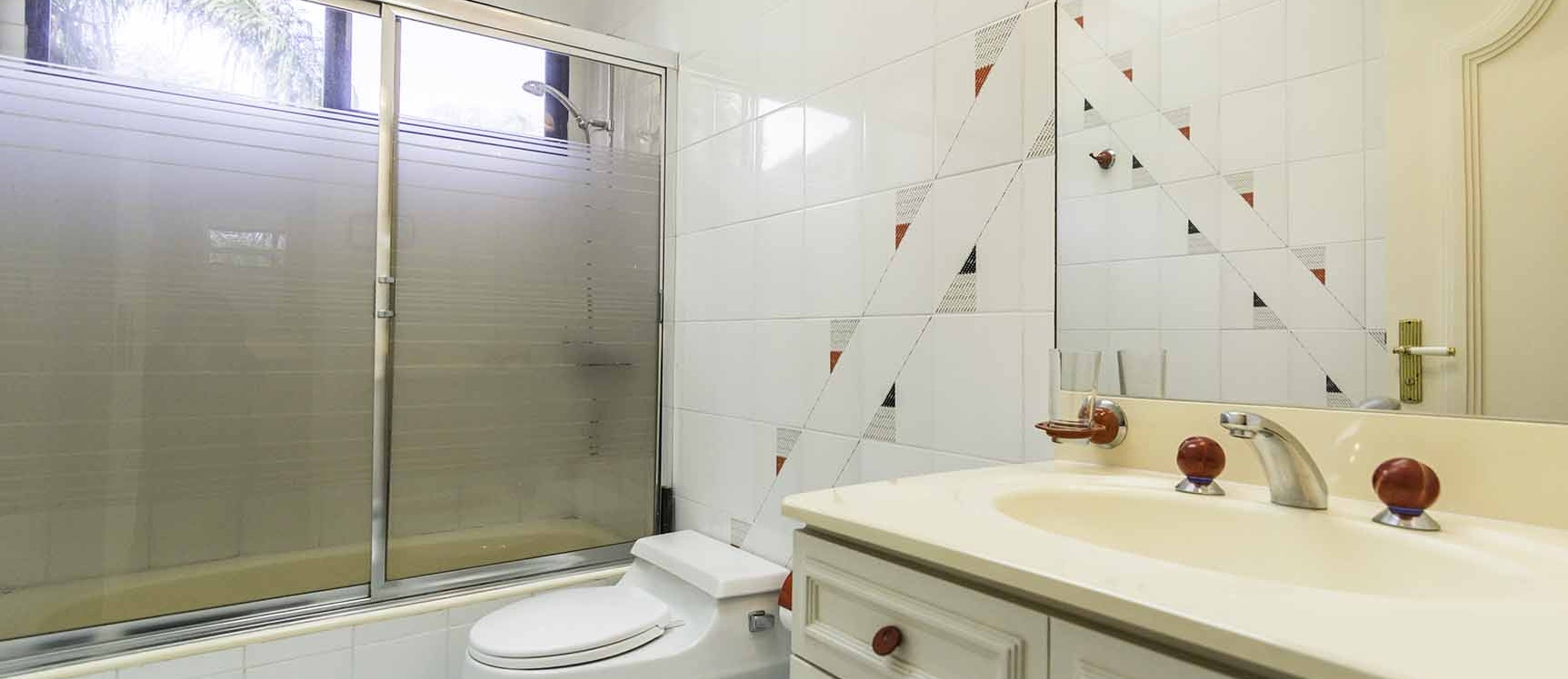 Casa en Venta en Urb. Río Grande, Vía a Samborondón GeoBienes - Casa en Venta en Urb. Río Grande, Vía a Samborondón - Plusvalia Guayaquil Casas de venta y alquiler Inmobiliaria Ecuador