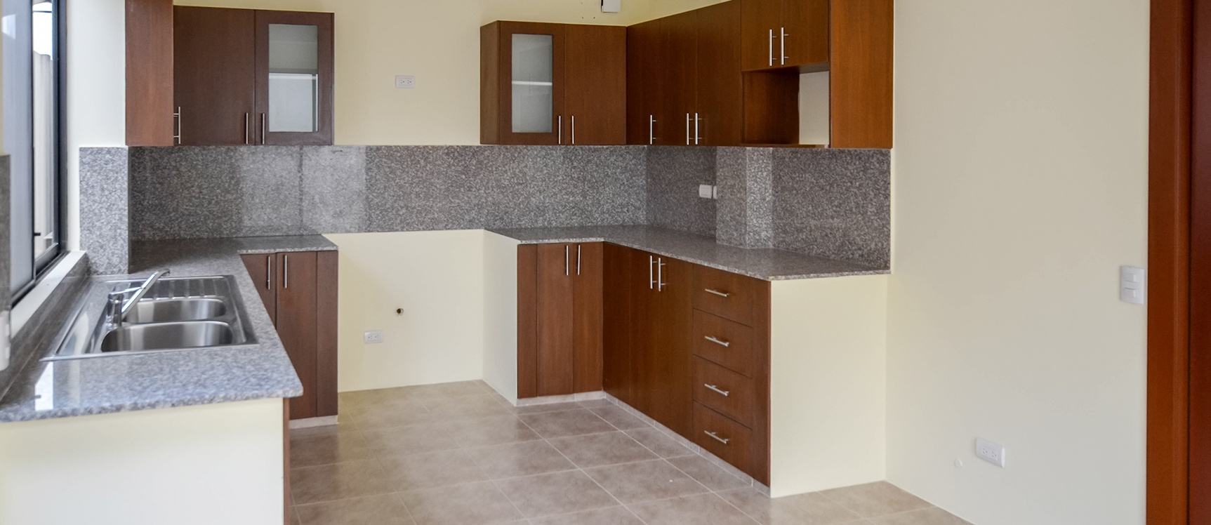 Casa en venta en urbanización Ciudad Celeste sector Vía Samborondón GeoBienes - Casa en venta en Urbanización Ciudad Celeste sector Vía Samborondón - Plusvalia Guayaquil Casas de venta y alquiler Inmobiliaria Ecuador