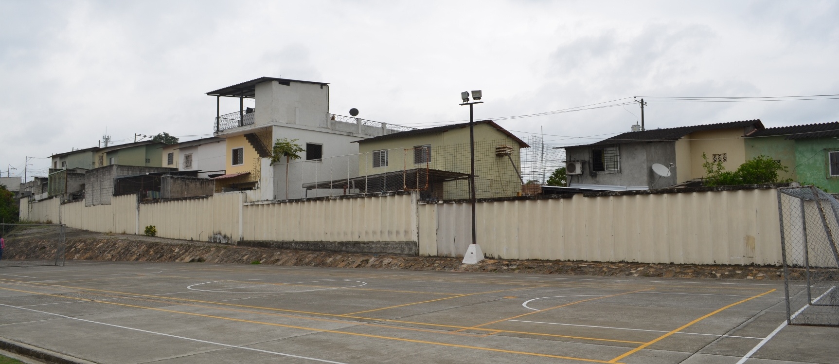 Casa en venta en urbanizacion Colinas del Sol sector via daule GeoBienes - Casa en venta en urbanización Colinas del Sol sector vía Daule - Plusvalia Guayaquil Casas de venta y alquiler Inmobiliaria Ecuador