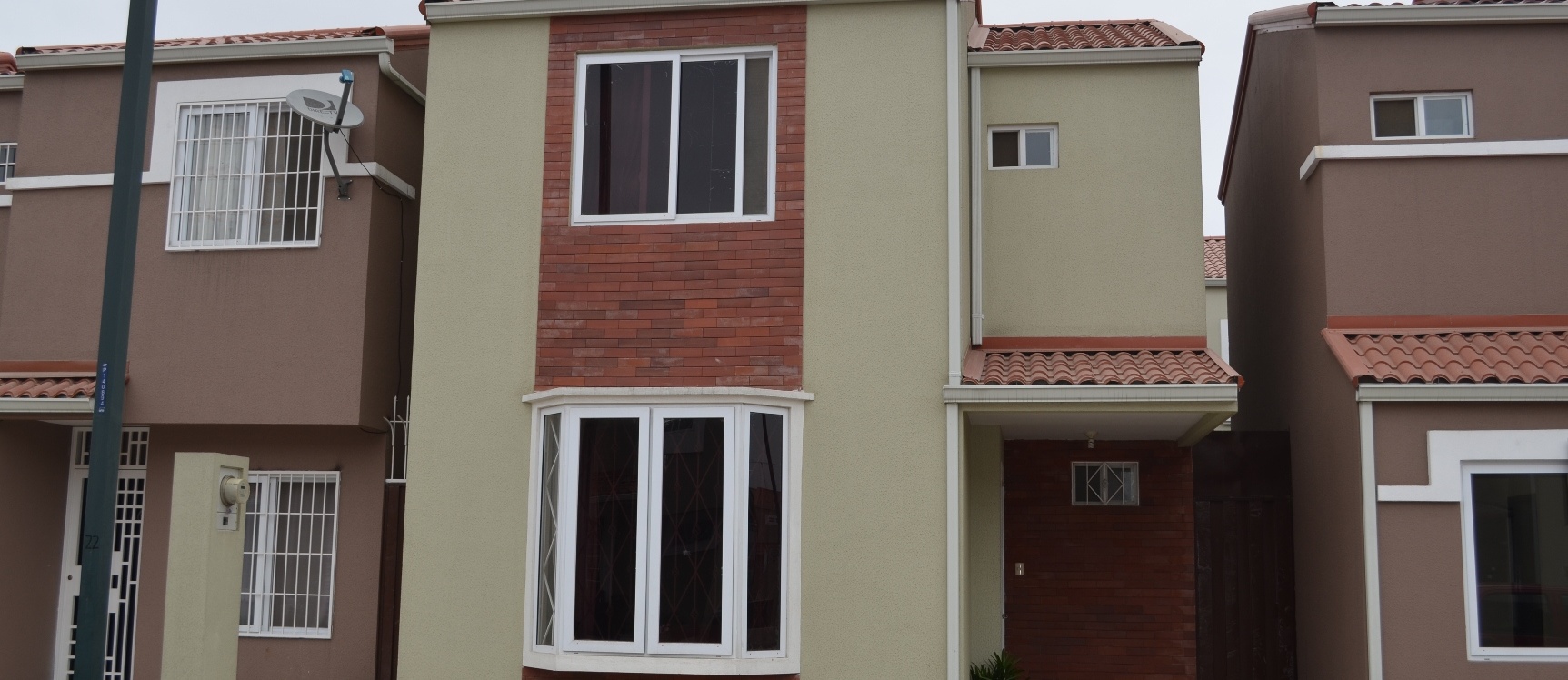 Casa en venta en urbanización La Perla Av Terminal terrestre pascuales GeoBienes - Casa en venta en urbanización La Perla Av Terminal Terrestre Pascuales - Plusvalia Guayaquil Casas de venta y alquiler Inmobiliaria Ecuador