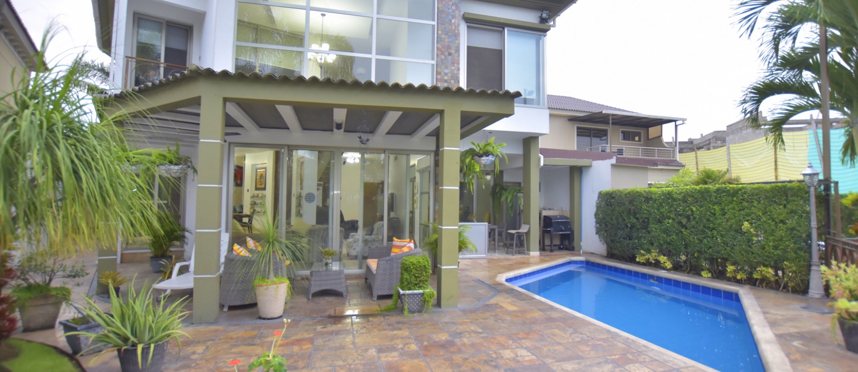 GeoBienes - Casa en venta en urbanización Laguna del Sol, Samborondón - Plusvalia Guayaquil Casas de venta y alquiler Inmobiliaria Ecuador