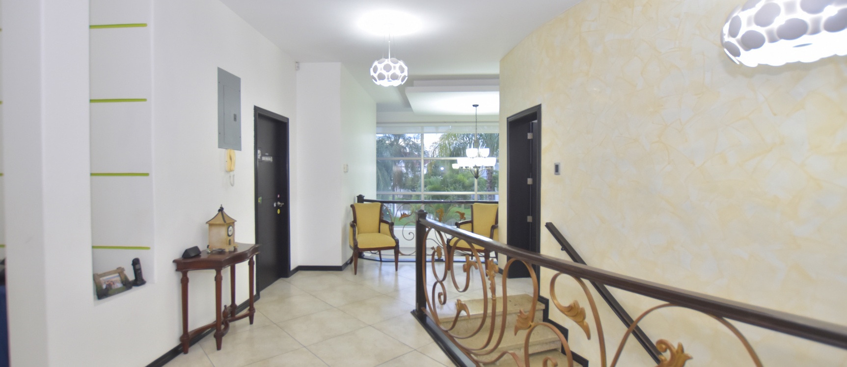 Casa en venta en urbanización Laguna del Sol, Samborondón GeoBienes - Casa en venta en urbanización Laguna del Sol, Samborondón - Plusvalia Guayaquil Casas de venta y alquiler Inmobiliaria Ecuador