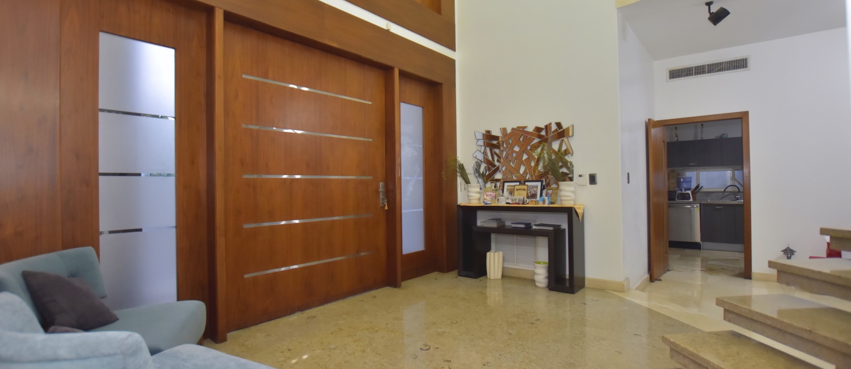 Casa en venta en urbanización Laguna del Sol, Samborondón GeoBienes - Casa en venta en urbanización Laguna del Sol, Samborondón - Plusvalia Guayaquil Casas de venta y alquiler Inmobiliaria Ecuador