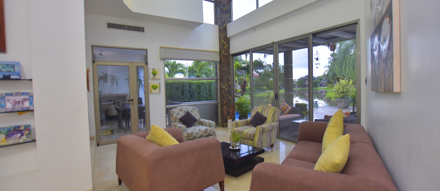 Casa en venta en urbanización Laguna del Sol, Samborondón GeoBienes - Casa en venta en urbanización Laguna del Sol, Samborondón - Plusvalia Guayaquil Casas de venta y alquiler Inmobiliaria Ecuador