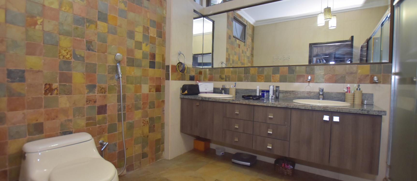 Casa en venta en urbanización Laguna del Sol, Samborondón GeoBienes - Casa en venta en urbanización Laguna del Sol, Samborondón - Plusvalia Guayaquil Casas de venta y alquiler Inmobiliaria Ecuador