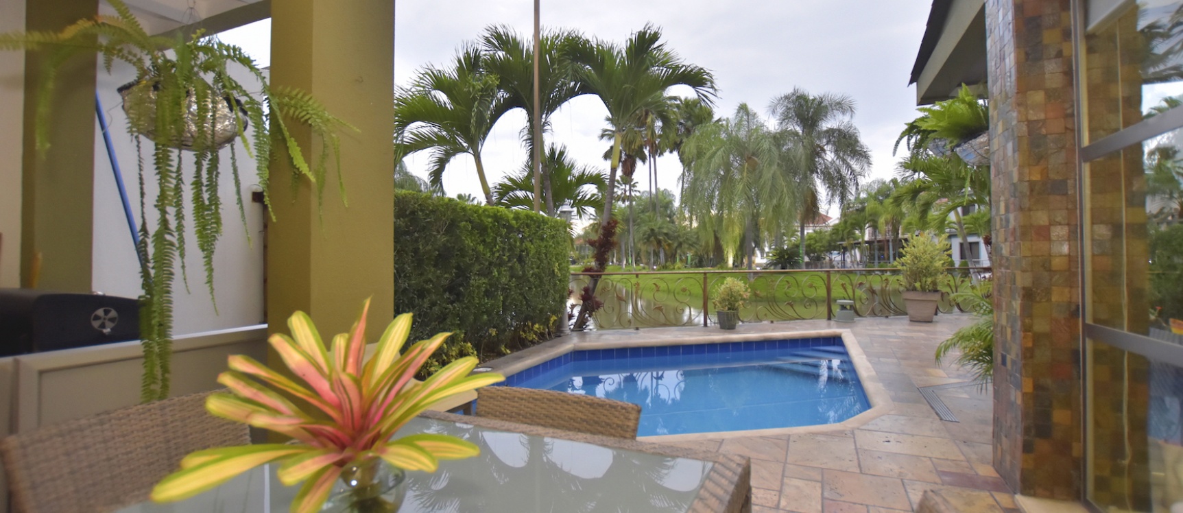 Casa en venta en urbanización Laguna del Sol, Samborondón GeoBienes - Casa en venta en urbanización Laguna del Sol, Samborondón - Plusvalia Guayaquil Casas de venta y alquiler Inmobiliaria Ecuador