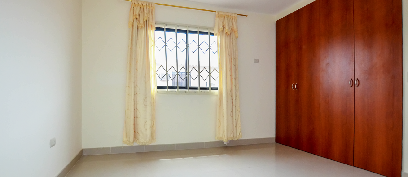 Casa en venta en Urbanización Milán sector Vía Salitre - Samborondón GeoBienes - Casa en venta en Urbanización Milán sector Vía Salitre - Samborondón - Plusvalia Guayaquil Casas de venta y alquiler Inmobiliaria Ecuador