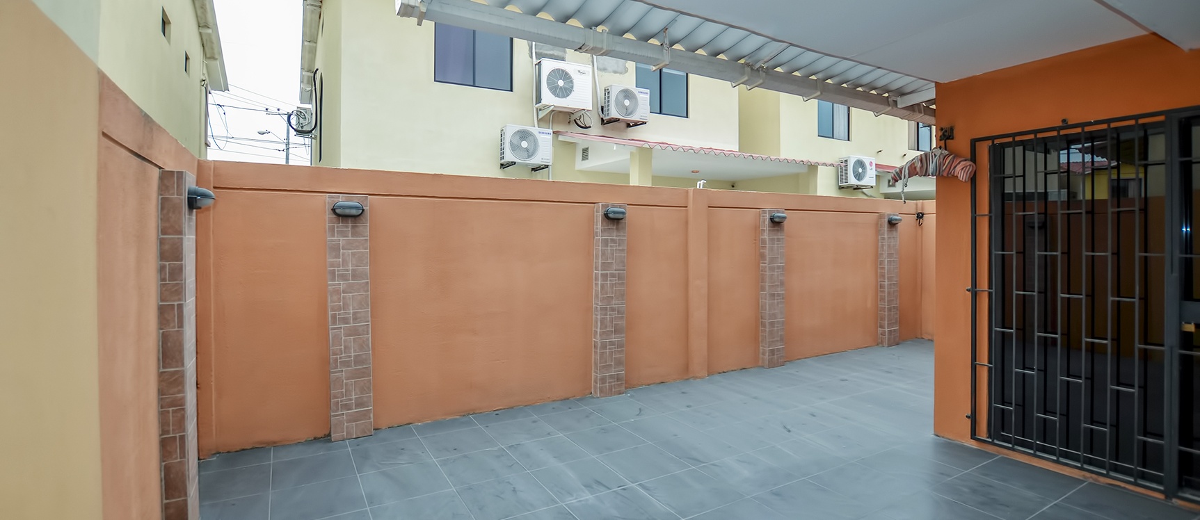 Casa en venta en urbanización Milann sector Vía Salitre - Samborondón GeoBienes - Casa en venta en urbanización Milann sector Vía Salitre - Samborondón - Plusvalia Guayaquil Casas de venta y alquiler Inmobiliaria Ecuador