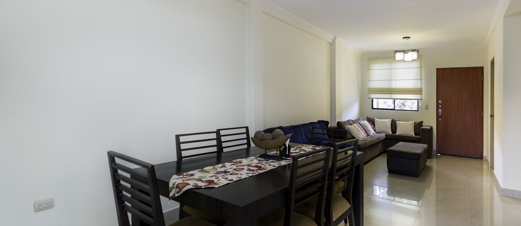 GeoBienes - Casa en venta en Urbanización Milann vía a Samborondón - Plusvalia Guayaquil Casas de venta y alquiler Inmobiliaria Ecuador GeoBienes - Casa en venta en Urbanización Milann vía a Samborondón - Plusvalia Guayaquil Casas de venta y alquiler Inmobiliaria Ecuador