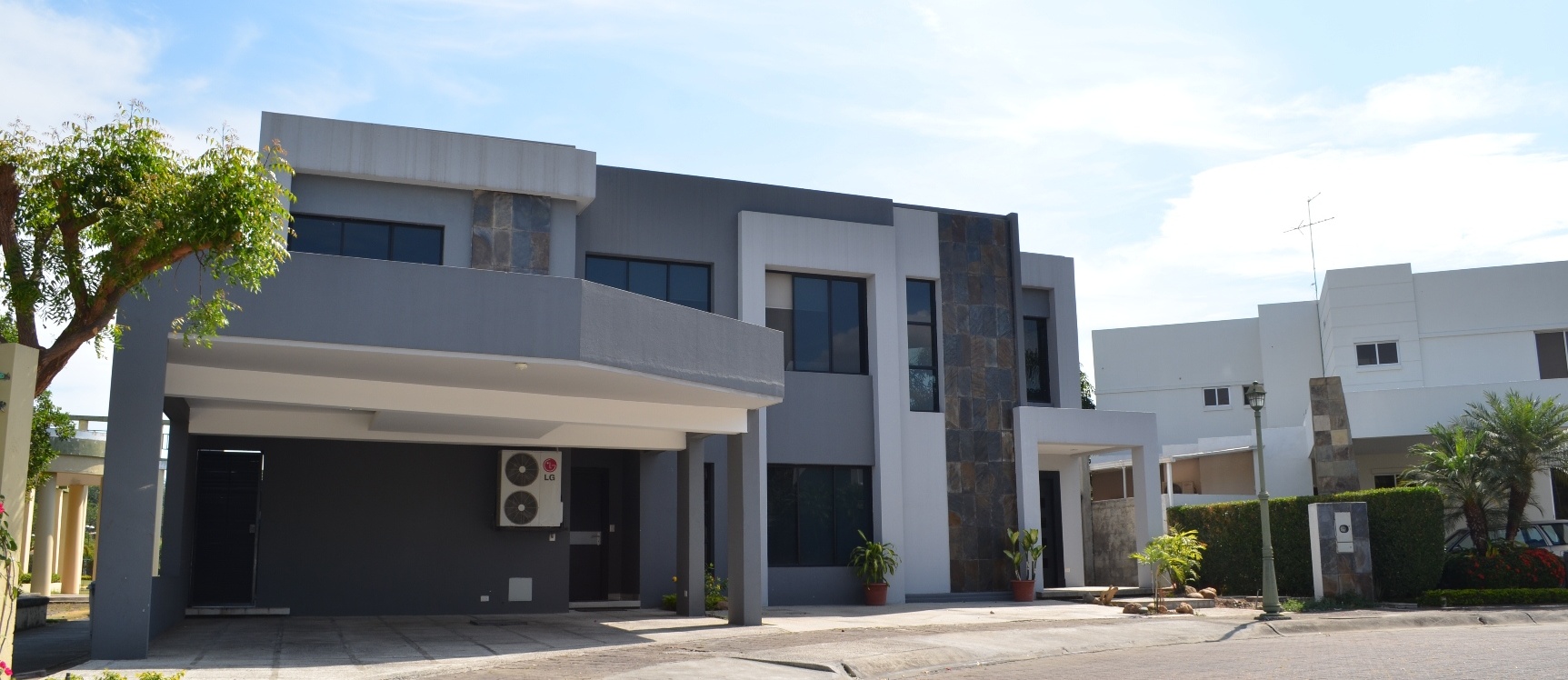 GeoBienes - Casa en Venta en urbanización Portofino Km 11 Vía a la Costa    - Plusvalia Guayaquil Casas de venta y alquiler Inmobiliaria Ecuador