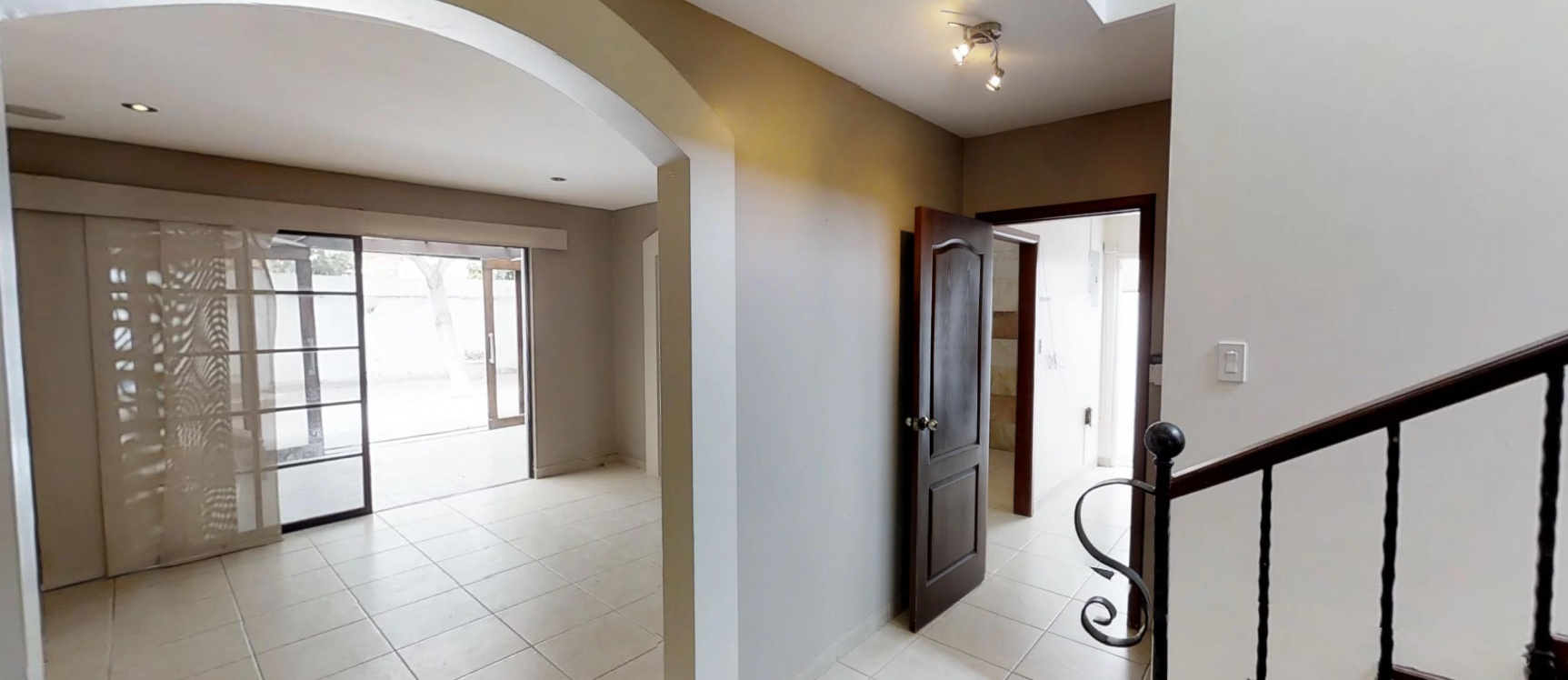Casa en venta en urbanización Terranostra via a la costa GeoBienes - Casa en venta en urbanización Terranostra via a la costa - Plusvalia Guayaquil Casas de venta y alquiler Inmobiliaria Ecuador