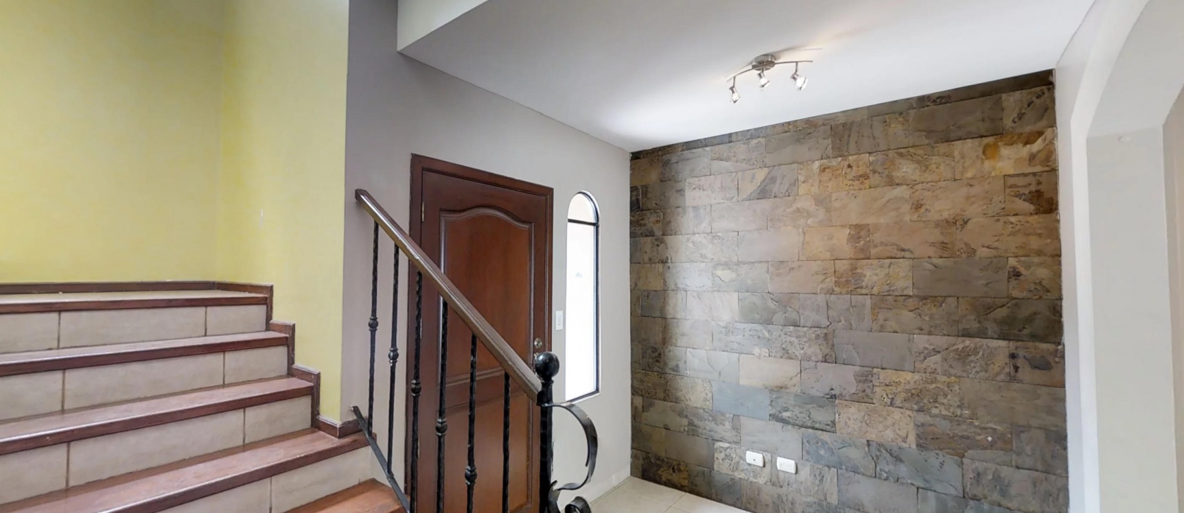 Casa en venta en urbanización Terranostra via a la costa GeoBienes - Casa en venta en urbanización Terranostra via a la costa - Plusvalia Guayaquil Casas de venta y alquiler Inmobiliaria Ecuador