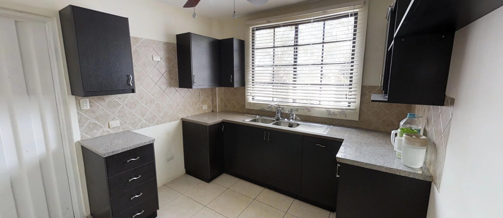Casa en venta en urbanización Terranostra via a la costa GeoBienes - Casa en venta en urbanización Terranostra via a la costa - Plusvalia Guayaquil Casas de venta y alquiler Inmobiliaria Ecuador
